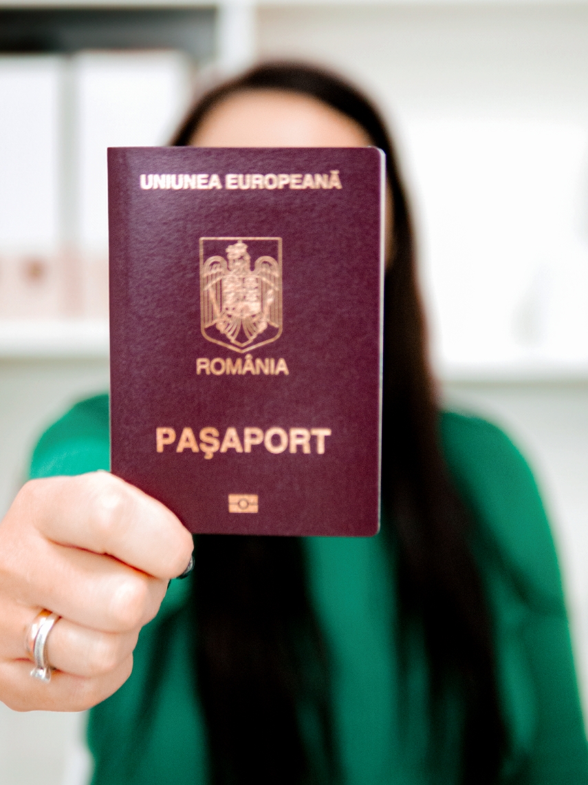 Pașaport românesc pentru moldoveni
